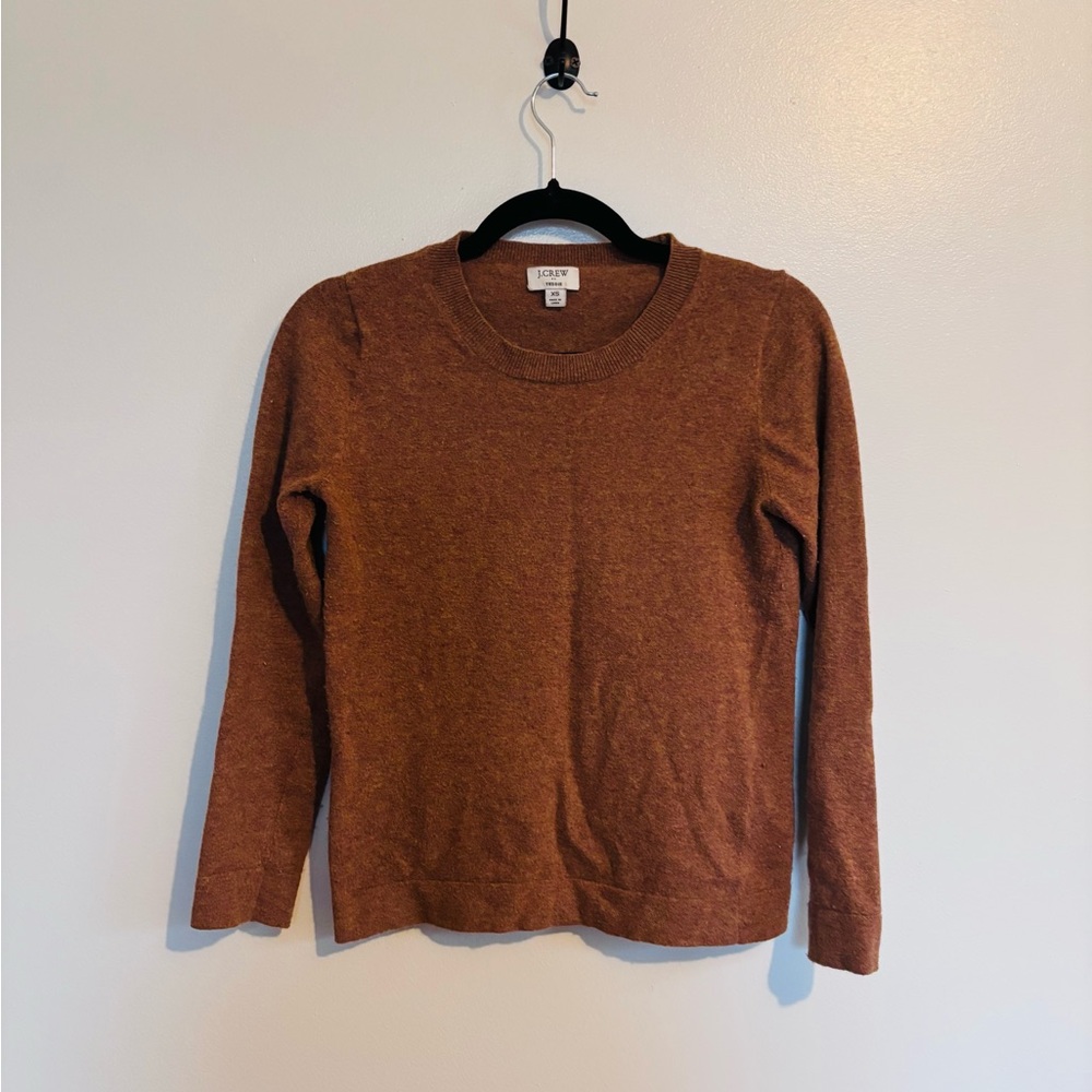 J crew  teddie wool sweater with scoop neck size xs, has piling under arms